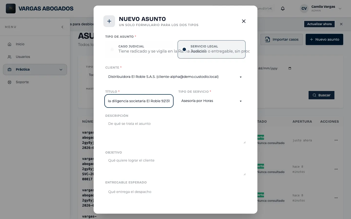 Cliente, título y tipo de servicio